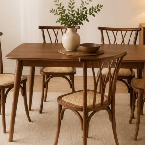 Juego de comedor Sevilla Walnut: mesa de madera y cuatro sillas con asiento de ratán